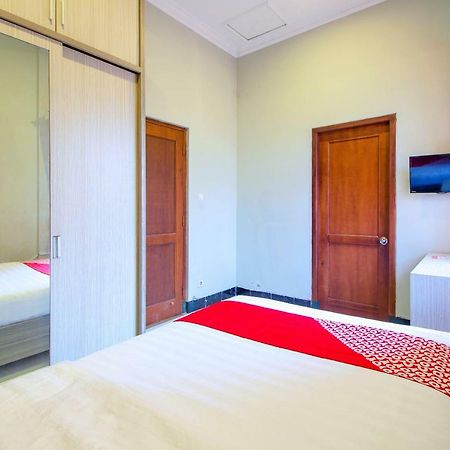 Oyo 1195 The Doctor'S Guest House Syariah Kejayan Esterno foto