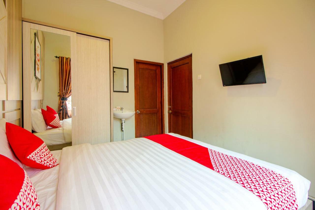Oyo 1195 The Doctor'S Guest House Syariah Kejayan Esterno foto