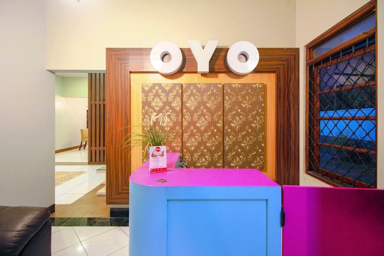 Oyo 1195 The Doctor'S Guest House Syariah Kejayan Esterno foto