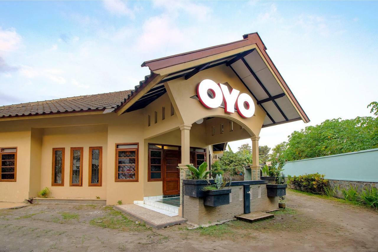 Oyo 1195 The Doctor'S Guest House Syariah Kejayan Esterno foto