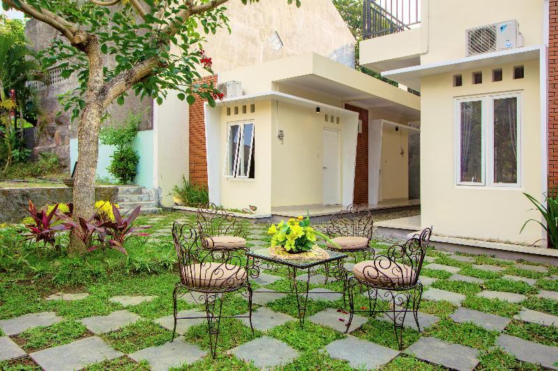 Oyo 1195 The Doctor'S Guest House Syariah Kejayan Esterno foto