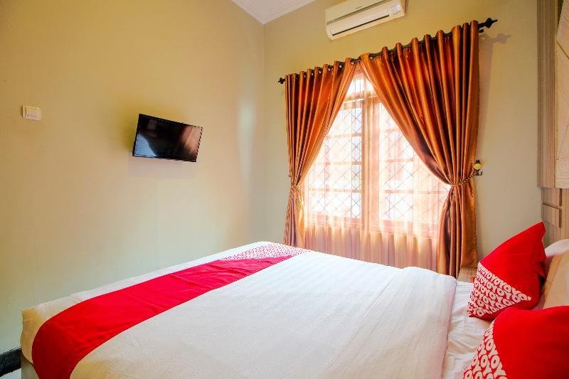 Oyo 1195 The Doctor'S Guest House Syariah Kejayan Esterno foto