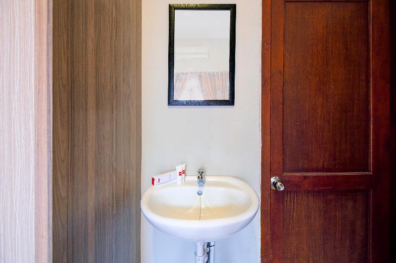 Oyo 1195 The Doctor'S Guest House Syariah Kejayan Esterno foto
