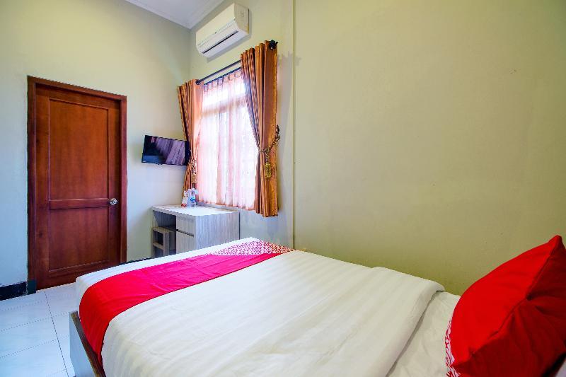 Oyo 1195 The Doctor'S Guest House Syariah Kejayan Esterno foto