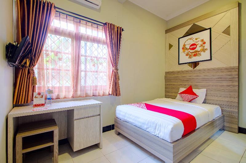Oyo 1195 The Doctor'S Guest House Syariah Kejayan Esterno foto