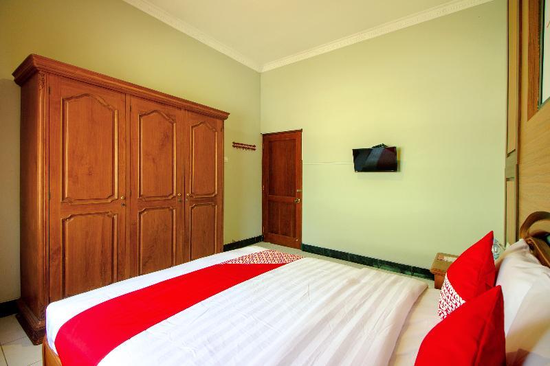Oyo 1195 The Doctor'S Guest House Syariah Kejayan Esterno foto