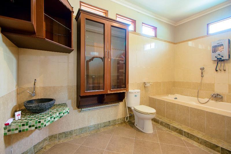 Oyo 1195 The Doctor'S Guest House Syariah Kejayan Esterno foto